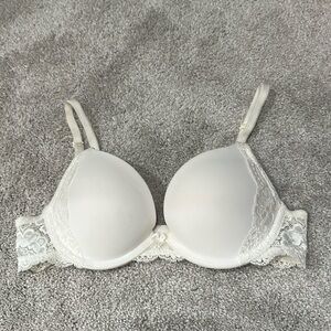 Victoria’s Secret Dream Angels white underwire push up lace bra